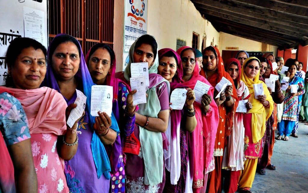 मतदाता सूची में नाम जुड़वाने के लिए ऑनलाइन और ऑफलाइन की सुविधा उपलब्ध