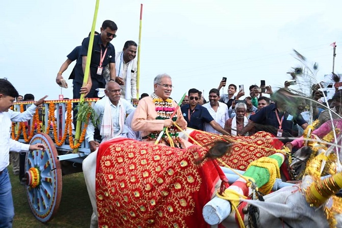 ड्रोन के माध्यम से खेतों में होगा छिड़काव, बैटरीचलित कल्टिवेटर वाले नांगर से कम समय में हो सकेगी अधिक जुताई-बुआई