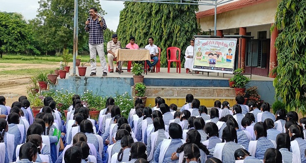 “खाकी के रंग-स्कूल के संग” के अंतर्गत थाना सांकरा के संत अन्ना उच्च माध्यमिक विद्यालय सांकरा में बच्चों को किया गया जागरूक