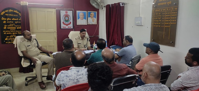 KORBA : निजात अभियान के अंतर्गत पुलिस अधीक्षक के निर्देश पर कोतवाली थाना क्षेत्र के मेडिकल दुकान संचालकों की ली गई मीटिंग, बिना प्रिसक्रिप्शन एवं प्रतिबंधित दवाएं बिक्री न करने हेतु दी गई समझाइश