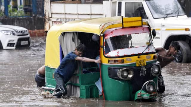 मानसून के आखिरी दौर में भारी बारिश, दिल्ली-हरियाणा-पंजाब समेत इन इलाकों में आज भी राहत नहीं