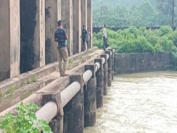 KORBA : ससुर को बचाने दामाद ने नहर में लगाई छलांग, दामाद को ग्रामीणों ने बचाया, दूसरे की तलाश जारी