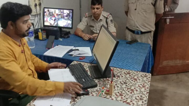 पुलिस अधीक्षक सूरजपुर ने बैंकों की सुरक्षा परखने चलाया विशेष अभियान, बैंकों के आसपास संदिग्धों की भी हुई छानबीन