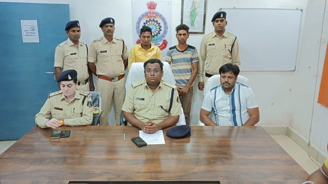 महासमुंद SP भोजराम पटेल के निर्देशन में पुलिस की बड़ी कार्यवाही, चोरी के मोटर सायकल बेचने हेतु ग्राहक तलाश करते 2 आरोपी गिरफ्तार…दोनो आरोपियो से चोरी हुए 07 नग अलग अलग मोटर सायकल बरामद