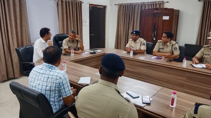 पुलिस महानिरीक्षक, रायपुर क्षेत्र, रायपुर द्वारा ’’रोड सेफ्टी  वर्ल्ड क्रिकेट सीरिज 2022’’ के मद्देनजर ली गई बैठक