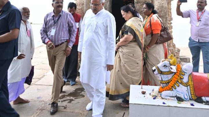 छत्तीसगढ़ ऐसी पावन धरती जहां कुत्ते की समाधि है आस्था का केंद्र, लोकश्रध्दा को सम्मान देने मुख्यमंत्री पहुंचे कुकुरदेव मन्दिर