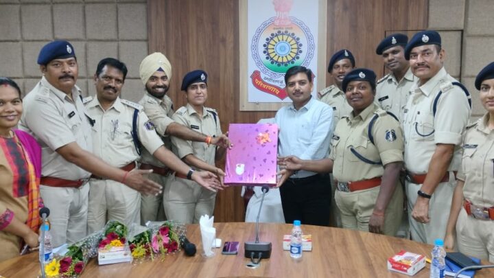 SDOP सूरजपुर गीता वाघवानी के स्थानान्तरण पर पुलिस परिवार सूरजपुर ने दी विदाई