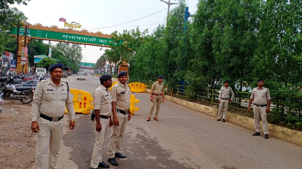 Mock-drill : नाकेबंदी पॉइंटस व सुरक्षा व्यवस्था को लेकर रायपुर पुलिस द्वारा किया गया मॉक-ड्रील रिहर्सल