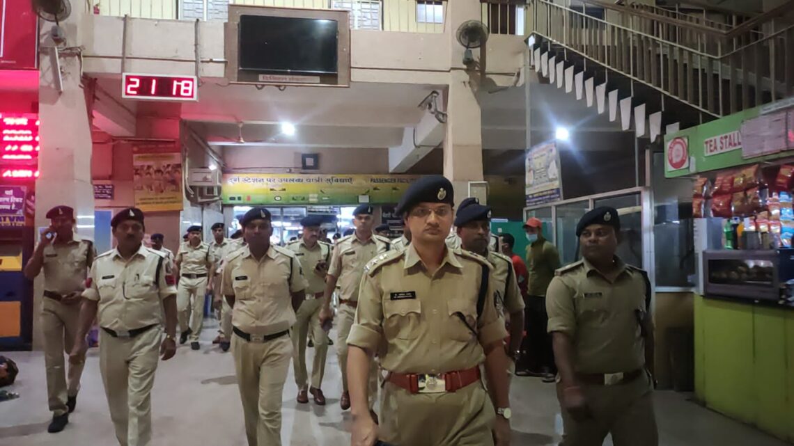 पुलिस अधीक्षक के द्वारा दुर्ग रेलवे स्टेशन का किया गया आकस्मिक चेकिंग