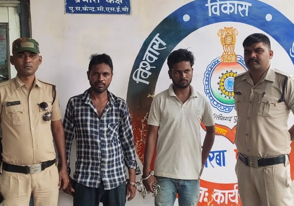 दो सगे भाइयो से मोहल्लेवासी थे परेशान, आज चढ़े पुलिस के हत्थे