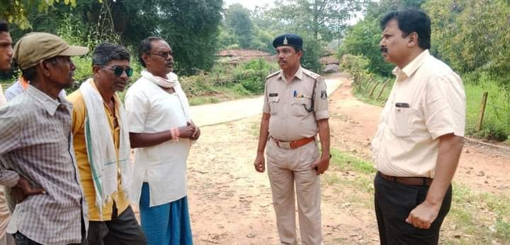 DHAMTARI : पुलिस अधीक्षक ने मृतक के परिजनों  से मिलकर उन्हें सांत्वना देते हुए उनका ढाढस बँधाया