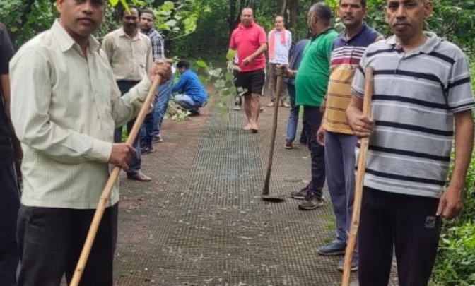 भारतीय जनता पार्टी विधि प्रकोष्ठ कोरबा का स्वछता कार्यक्रम त्रिफला गार्डन लेबर आफिस के बगल में कोरबा में सम्पन्न