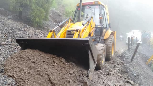 आसमानी आफत बनकर आई बरसात, भूस्खलन के बाद गंगोत्री चारधाम यात्रा पर रोक; बारिश पर ऑरेंज अलर्ट