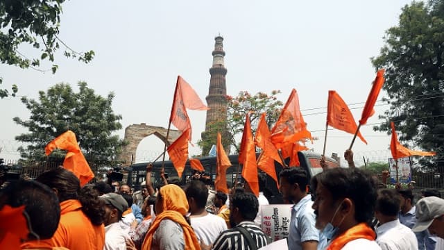 कुतुब मीनार को अपना बताने वाले शख्स को कोर्ट में झटका, ‘मंदिर की मरम्मत’ पर चलेगी बहस