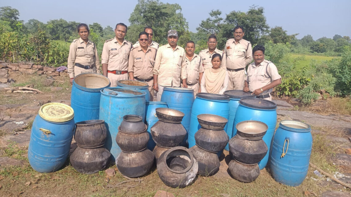 धमतरी : कलेक्टर पी.एस.एल्मा के निर्देश पर आबकारी अमले ने की अवैध शराब के विरूद्ध कार्रवाई