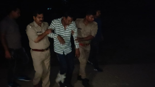 पुलिस मुठभेड़ में दो बदमाश घायल