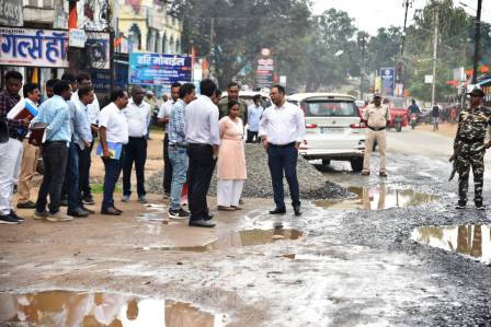 अम्बिकापुर : कलेक्टर ने सड़कों का किया निरीक्षण