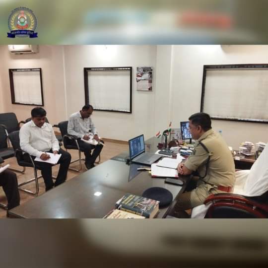 JANJGIR CHAMPA : पुलिस अधीक्षक द्वारा राजपत्रित अधिकारी (पुलिस) एवं थाना/चौकी प्रभारियों की वर्चुअल मीटिंग ली गई