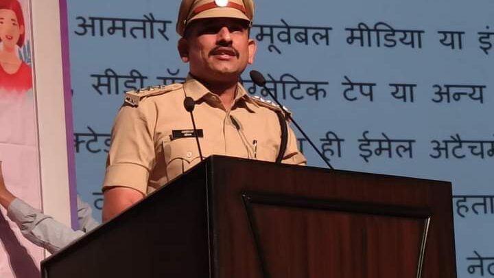 नगर पुलिस अधीक्षक छात्र, छात्राओं को किये साइबर क्राइम के प्रति जागरूक