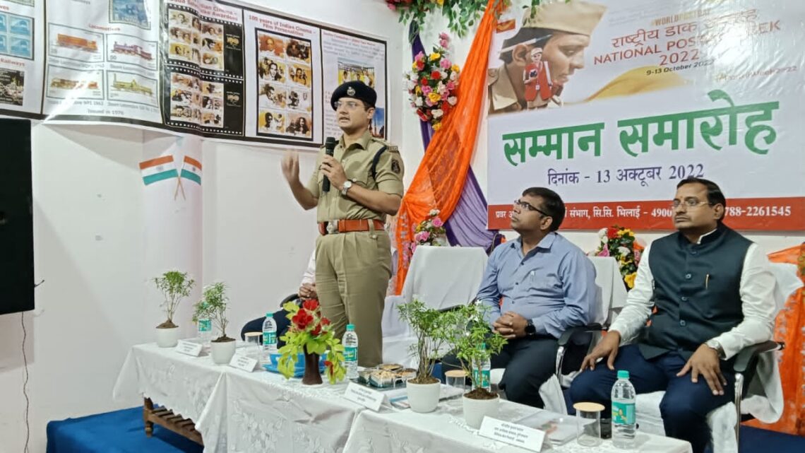 दुर्ग पुलिस के “साइबर संगी” अभियान के तहत डिजिटल पेमेंट एवं ऑनलाइन फ्रॉड के बारे में बता कर किया गया जागरूक