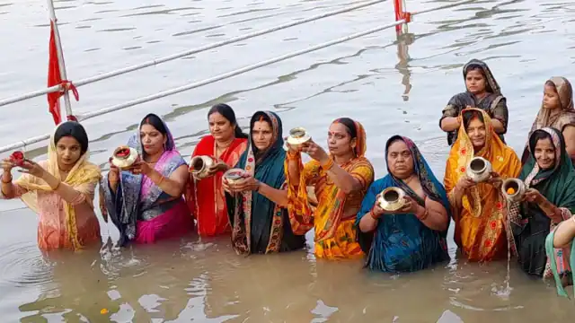 Chhath Puja 2022: आज छठ का तीसरा दिन, डूबते सूरज को इस समय दिया जाएगा अर्घ्य