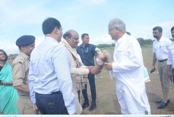 RAIPUR :  सीएम बघेल ग्राम कांशीगढ़ पहुंचे