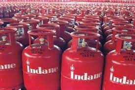 LPG के उपभोक्ताओं के लिए अच्छी राहत देने वाली खबर है, गैस सिलेंडर पर 136 रूपये की कटौती