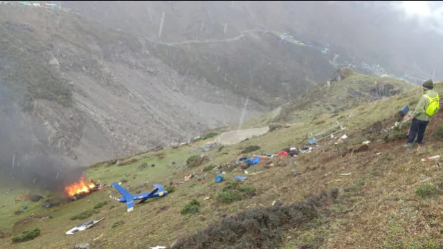 केदारनाथ में यात्रियों को ले जा रहा हेलिकॉप्टर क्रैश, पायलट समेत 7 लोगों की मौत