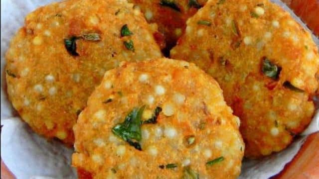 Navratri Vrat Recipe: नवरात्रि में बनाकर खाएं चटपटी साबूदाना टिक्की, नोट करें टेस्टी रेसिपी