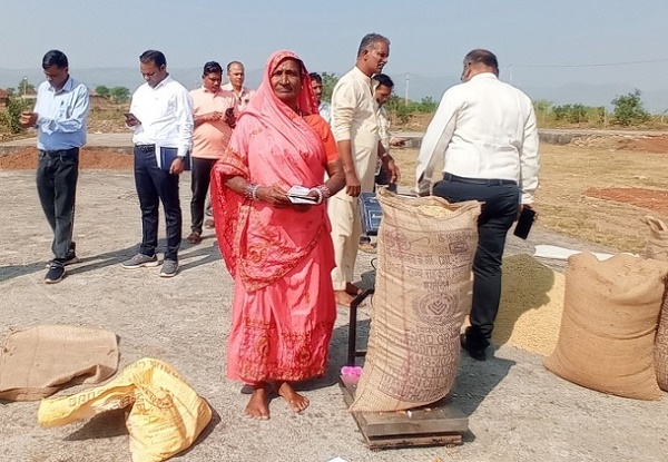 छत्तीसगढ़: बेमौसम बारिश ने प्रदेश के किसानों के मेहनत में पानी फेरा