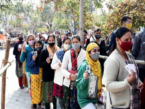 हिमाचल प्रदेश में 68 विधानसभा सीटों के लिए मतदान शुरु, पीएम ने सभी से की वोट डालने की अपील