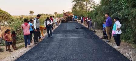 CM बघेल के निर्देश पर सड़कों के मरम्मत कार्य युद्ध स्तर पर जारी