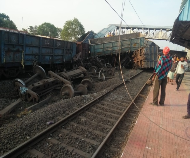 रेलवे स्टेशन में बड़ा हादसा,अनियंत्रित मालगाड़ी बेपटरी हो गई,दुर्घटना में 3 लोगों की मौत,कई घायल