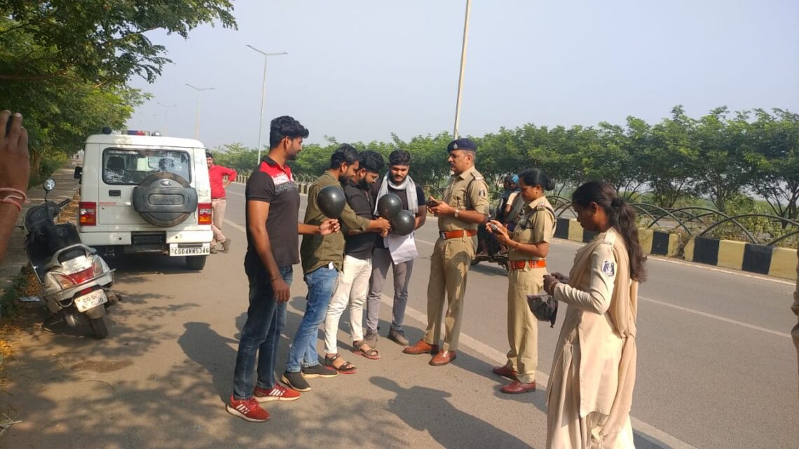 बढ़ती महंगाई को लेकर,स्मृति ईरानी को युवा कांग्रेस ने दिखाया काला झंडा,