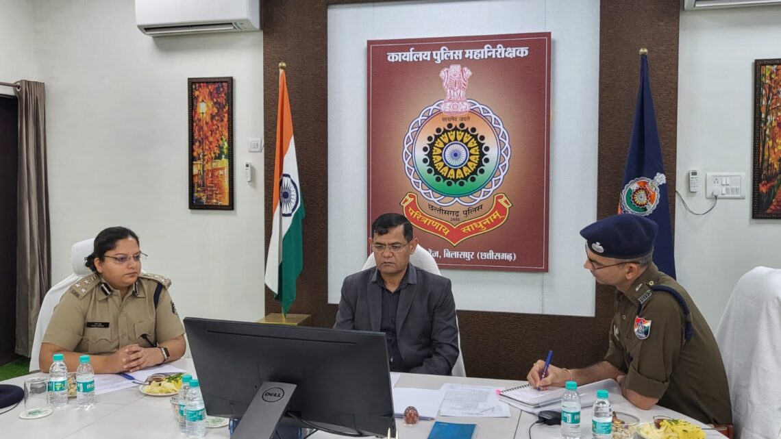 पुलिस महानिरीक्षक रतन लाल डांगी के द्वारा रेंज अंतर्गत जिलों के पुलिस अधीक्षकों सहित R.P.F. एवं G.R.P की समन्वय बैठक