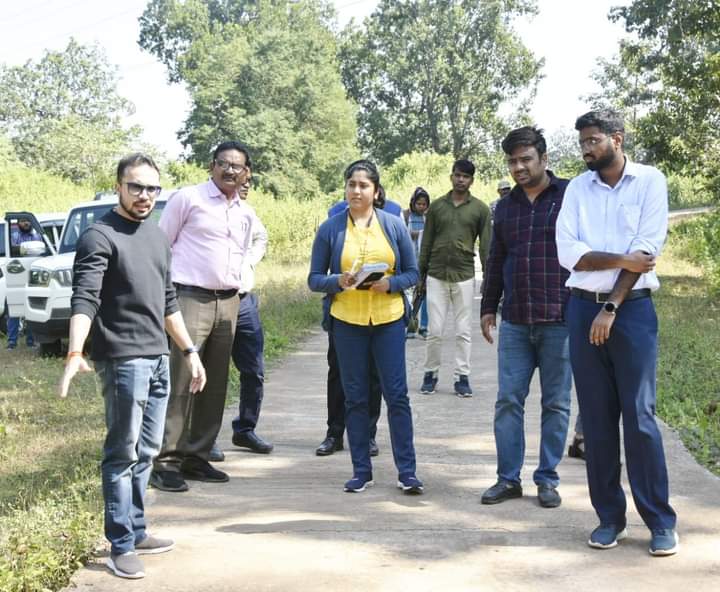 पर्यटन के क्षेत्र में बेहतर संभावनाओं और रणनीतियों के साथ कलेक्टर पहुंचे बारसूर सातधार