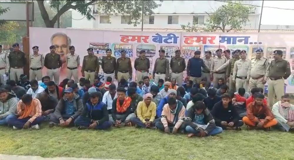 पुलिस अधीक्षक प्रफुल्ल ठाकुर के निर्देशन पर राजनांदगांव पुलिस द्वारा फरार वारंटीयों के विरूद्ध चलाया गया विशेष अभियान