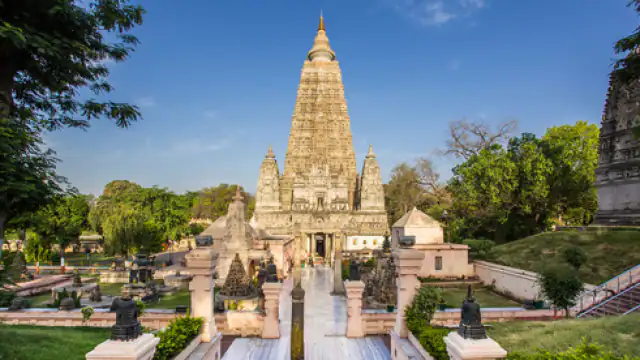 बिहार के सबसे पवित्र मंदिरों में से एक है महाबोधि मंदिर, जाने से पहले जान लीजिए ये खास बातें