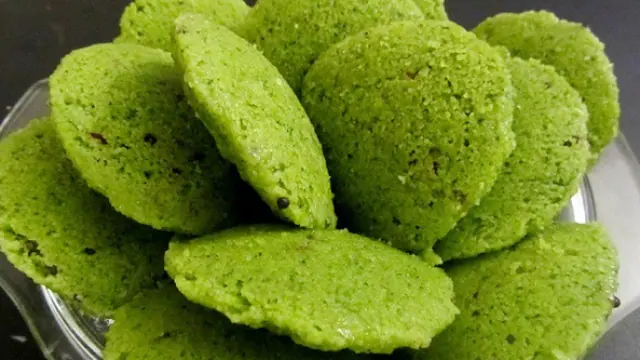 Palak Idli Recipe: आयरन की कमी दूर करने के लिए खाएं पालक इड़ली, बेहद हेल्दी है ब्रेकफास्ट की ये रेसिपी