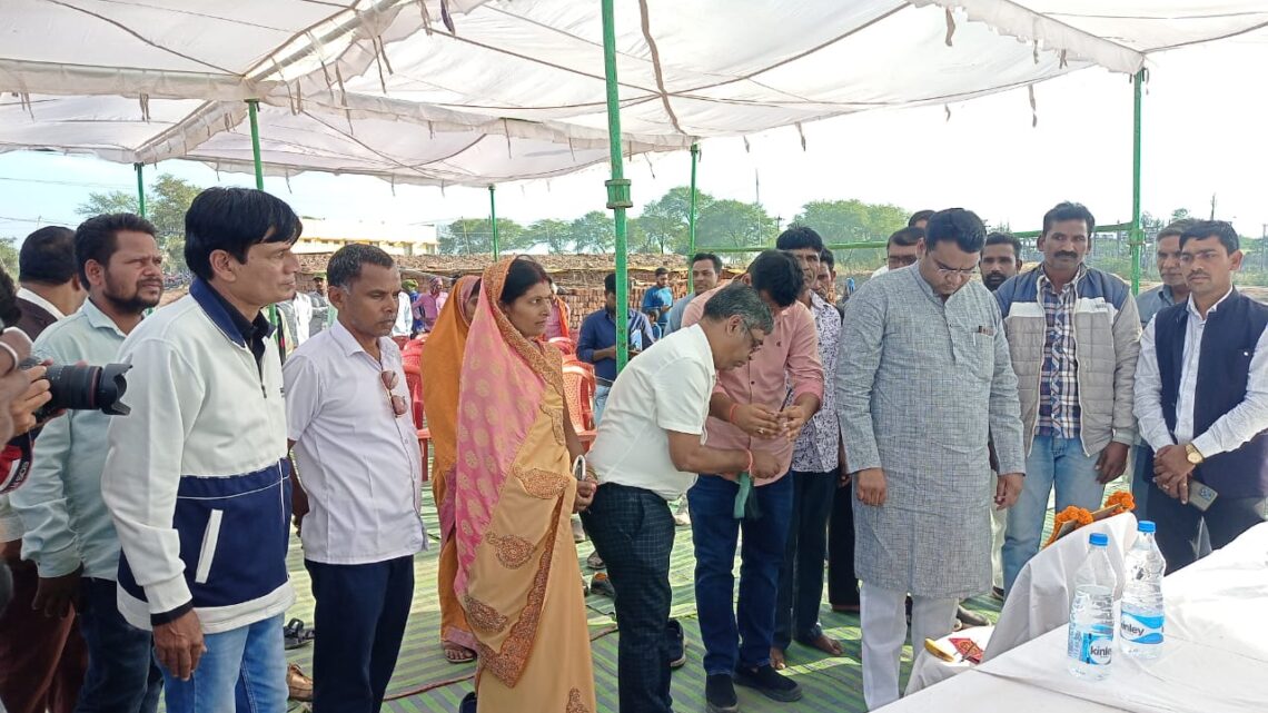 अंधियारखोर में नये विद्युत वितरण केंद्र का नवागढ़ विधायक ने किया शुभारंभ