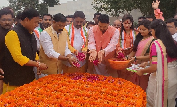 RAIPUR : मंत्री उमेश पटेल ने सोनाखान पहुँचकर शहीद वीर नारायण सिंह को दी श्रद्धांजलि