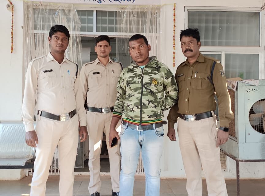 मोबाईल चोरी करने वाला चोर को सीपत पुलिस ने किया गिरफ्तार