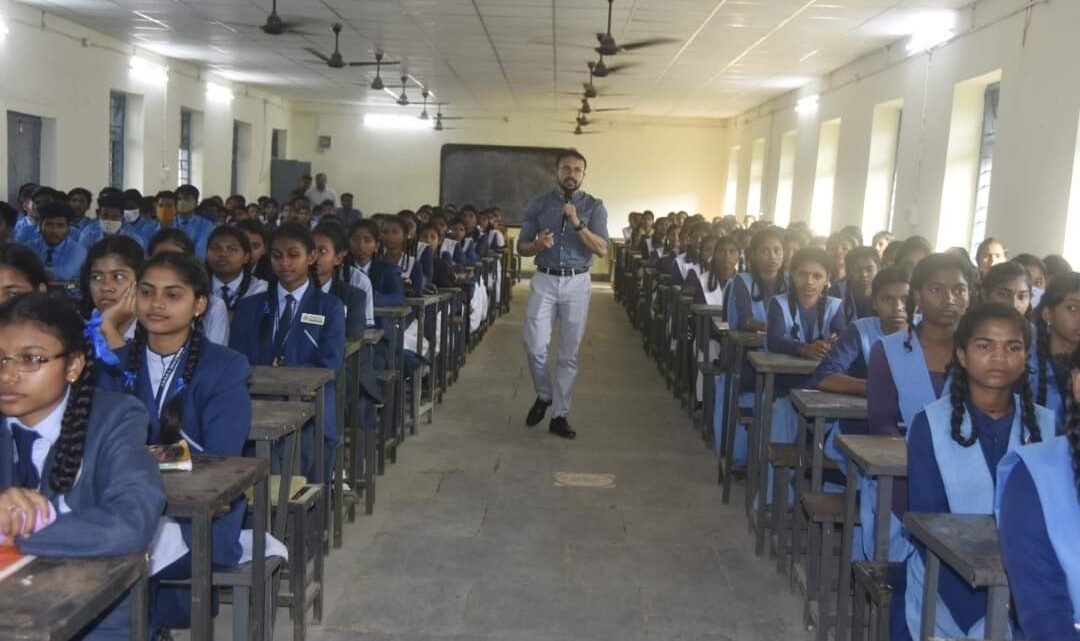 सही समय पर सही दिशा में किया गया सार्थक प्रयास सफलता की ऊंचाइयों तक पहुंचाता है- कलेक्टर