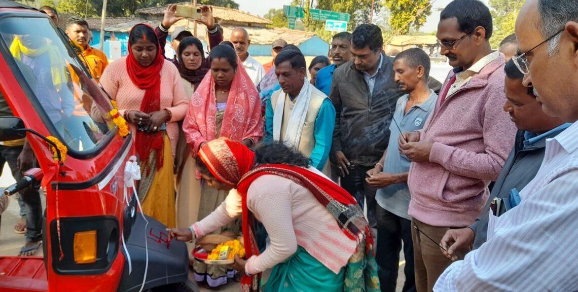 यात्रियों को ग्राम घाटबर्रा से तारा निःशुल्क पहुंचाएगी ई-रिक्शा