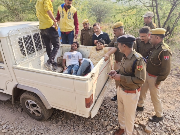 अवैध विदेशी हथियारों सहित पांच गिरफ्तार