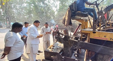 महापौर ने तानसेन चौक से चेकपोस्ट तक के सड़क डामरीकरण कार्य का कराया शुभारंभ