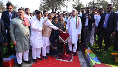 मुख्यमंत्री ने धरसींवा में शहीद स्मारक उद्यान का किया लोकार्पण