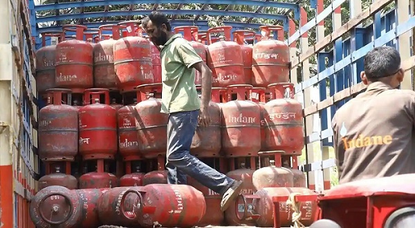 खुशखबरी! LPG सिलेंडर के दाम में 20 रुपए की कटौती