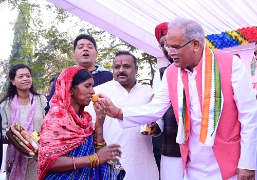 मुख्यमंत्री ने मेहनतकश मजदूर भाई-बहनों के साथ की नये वर्ष की शुरूआत