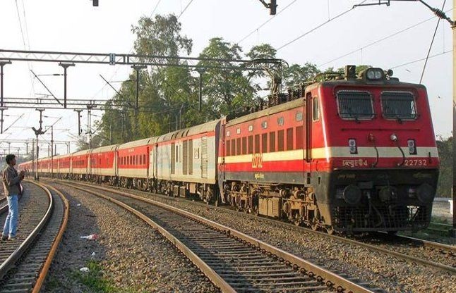 CG Train Cancelled : यात्रीगण ध्यान दें, रेलवे ने इन 8 ट्रेनों को किया रद्द, सफर से पहले देखें ये लिस्ट